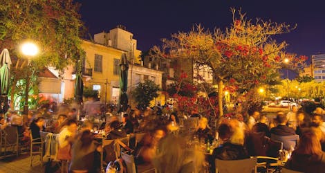 Tour guidato a piedi per piccoli gruppi della vita notturna di Atene
